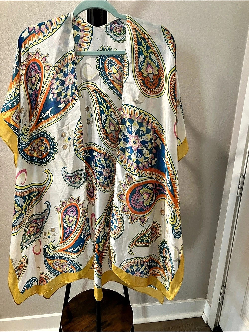 Paisley kimono in Yellow & White Like New